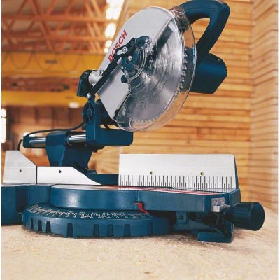 Торцовочная пила Bosch GCM 10 S