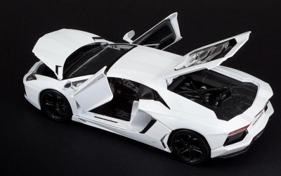 Коллекционная модель автомобиля Bburago 18-11033 Lamborghini Aventador / Ламборгини Авендатор