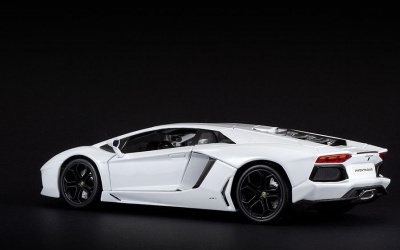 Коллекционная модель автомобиля Bburago 18-11033 Lamborghini Aventador / Ламборгини Авендатор