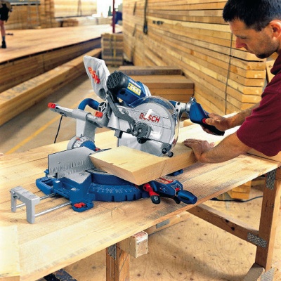Торцовочная пила Bosch GCM 10 S